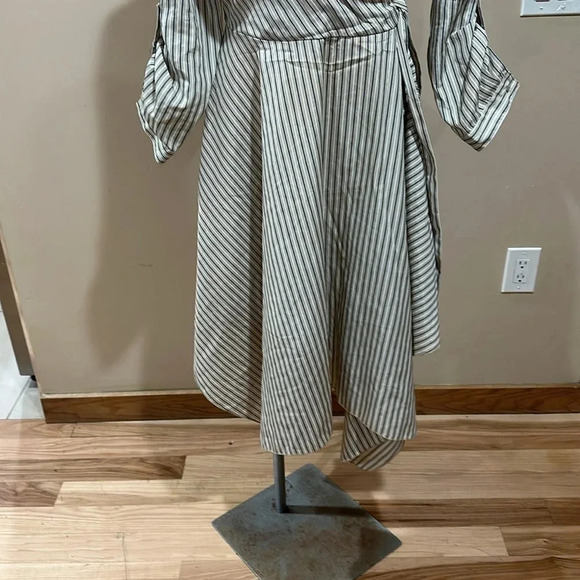 Mile Gabrielle Long Sleeve Dress - Picture 3 of 11